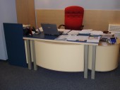 Písací stôl v kancelárií